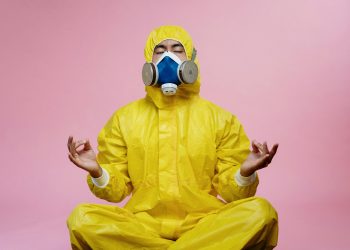 [Meditation Q&A] “How can I stay mindful when aches and pains distract me?”