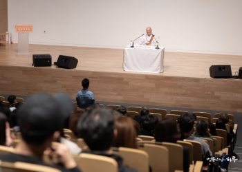 What Should I Do When I Want to Pursue Acting but Worry About Making a Living?