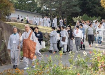 Balancing Stable Operations with New Explorations