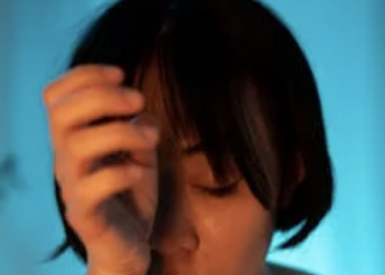 [Meditation Q&A] “Does looking inward mean that we should withdraw from the world?”