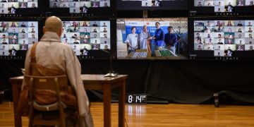 I Find It Difficult to Express Myself in Front of Successful People Due to Intimidation