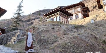 What is enlightenment, neither following nor suppressing desires?