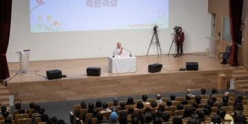 I Find It Difficult to Make Eye Contact and Converse with Women