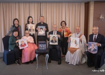 If you suppress your feelings forcibly, you will experience stress. To avoid stress…