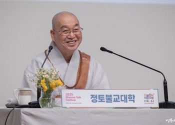 Causes of Information Polarization and Rapid National Division