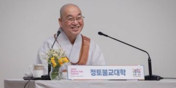 Causes of Information Polarization and Rapid National Division