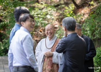 The Middle Way: Neither Pleasure nor Asceticism, the Path Discovered by the Buddha