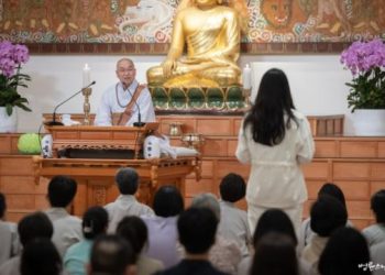 A Popular Boyfriend, I’m Afraid He’ll Leave Me