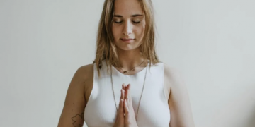 [Meditation Q&A] Is it okay to correct my posture as I sigh?