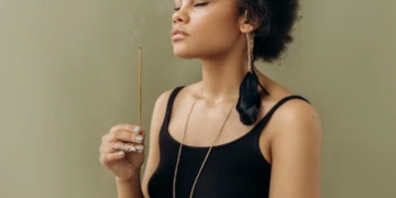 [Meditation Q&A] Why can’t I sense my breath coming in or out?