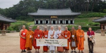 How Has Sunim Built Trust with People to Win Their Hearts?