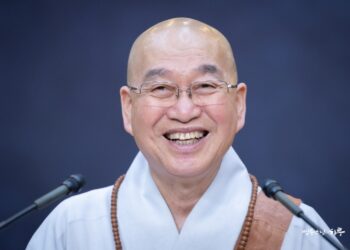 I’m in the middle of a divorce lawsuit. Should I keep contacting my children who hate me?