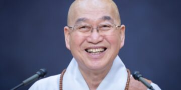 I’m in the middle of a divorce lawsuit. Should I keep contacting my children who hate me?