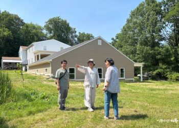 Between My Husband’s Depression and My Daughter’s Disability, How Should I Live?