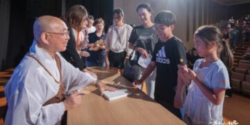 My children fight frequently, how should parents mediate?