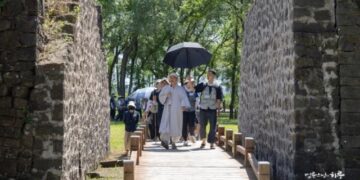 Standing on the shoulders of the forgotten, we find confidence through historical consciousness