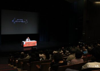 My Husband Had Children Overseas, How Should I Accept This Shock?