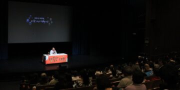 My Husband Had Children Overseas, How Should I Accept This Shock?