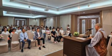 How Should I Shape My Identity in a Multinational Family?