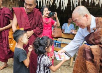 How Should We View the Refugee and Migrant Issue from a Buddhist Perspective?