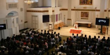 How Can I Not Dwell on the Past When the Wounds Are Still There?