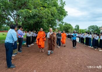 My Husband Gets Upset Easily Due to His Narrow-Mindedness. Do I Have to Live Like This Forever?