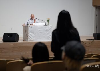 After Becoming a Lead Writer, the Weight of Responsibility and Relationships Feels Overwhelming