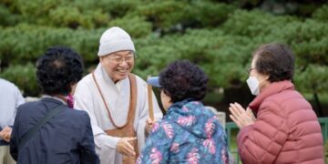 Is It Unfilial Not to Hold Ancestral Rites?