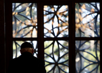 [Meditation Q&A] How is being undistracted different from zoning out?