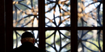 [Meditation Q&A] How is being undistracted different from zoning out?