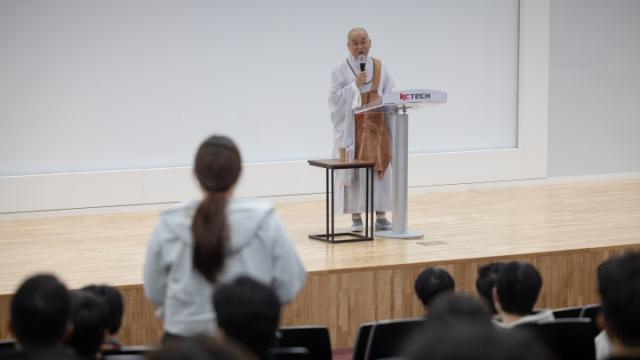 Should I Continue to Endure My Husband Who Only Provides Money but Never Comes Home?