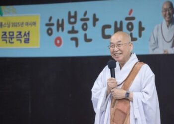 My Boyfriend Got a Job Abroad and My Mother Is Ill. Where Should I Go?