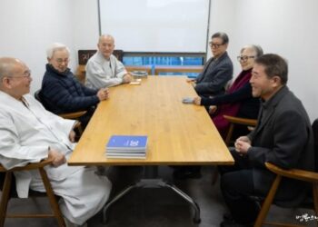 My Husband Spends His Entire Salary and I Only Receive Living Expenses, We Can’t Save Money