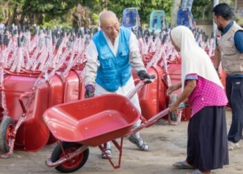 Although it is difficult now, let us overcome this together under the care of Allah whom you believe in