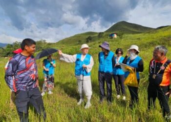 How Should I Raise My Teenage Daughter and My Tearful Second Daughter?