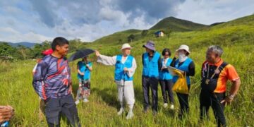 How Should I Raise My Teenage Daughter and My Tearful Second Daughter?