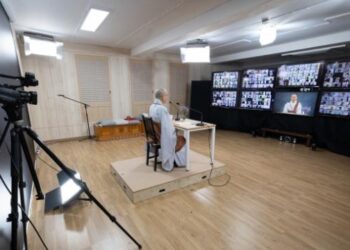 What Should I Do When Delusions Arise During Prostrations to Maintain Good Practice?