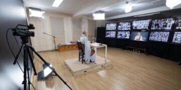 What Should I Do When Delusions Arise During Prostrations to Maintain Good Practice?